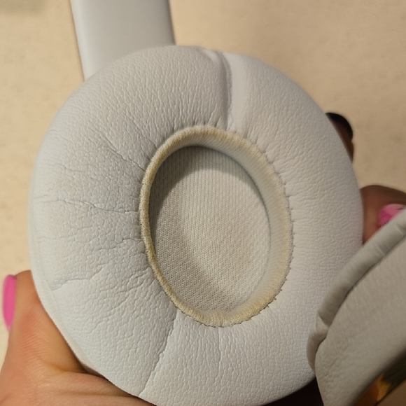 Solo3 Wireless Headphones - Gold - Picture 3 of 13